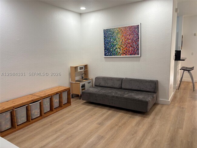 Building Photo - 8108 NW 108th Ct