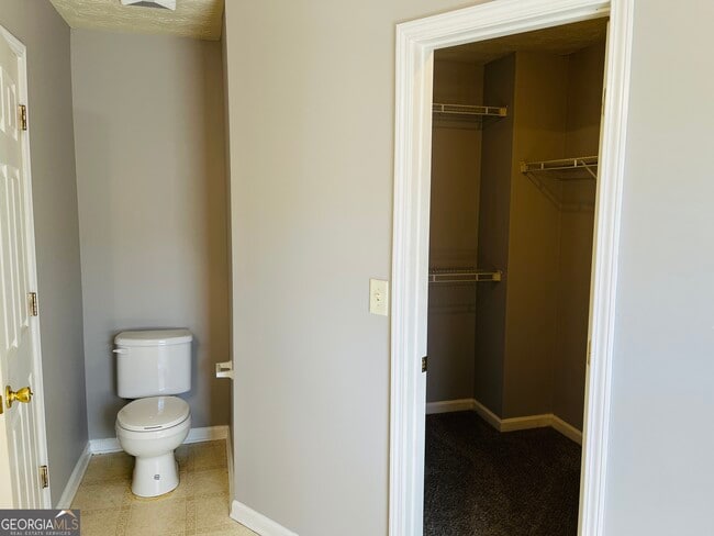 Building Photo - 2119 Manhattan Pkwy