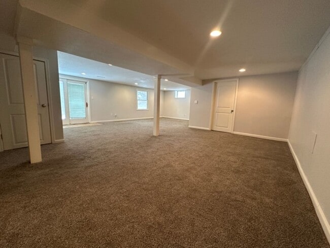Building Photo - {10240}  Renovated Home in Cherry Hills+ H...
