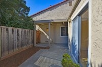 Building Photo - Great Home in Secure Complex