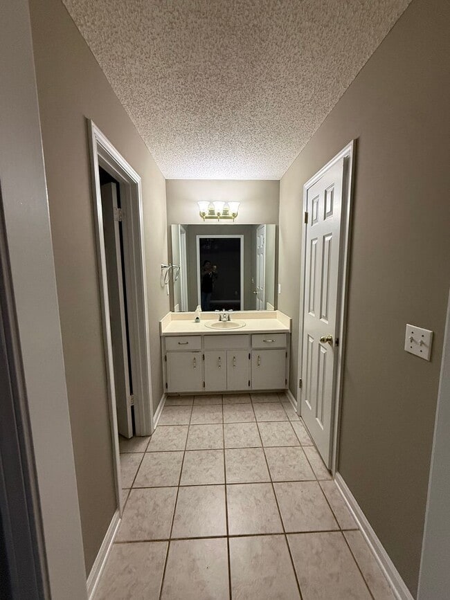 Building Photo - 304 Natchez Rd