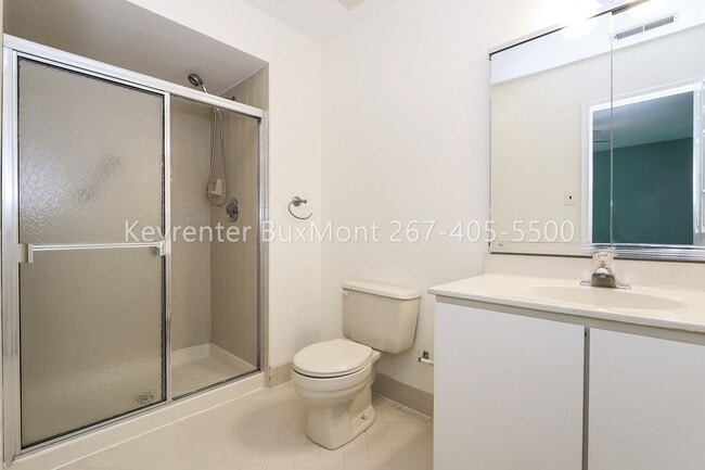 Building Photo - Beautiful 2 Bed / 2 Bath second-floor condo in Rose Hollow community!