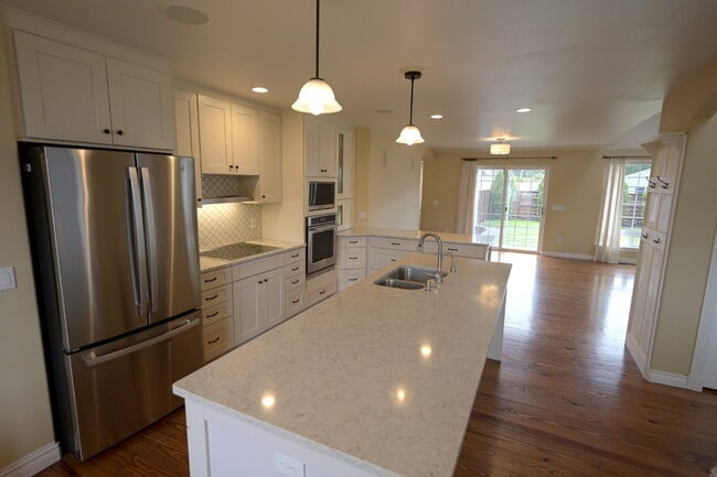 Building Photo - 3 bed 2 bath home near Carrie Blake Park, ...