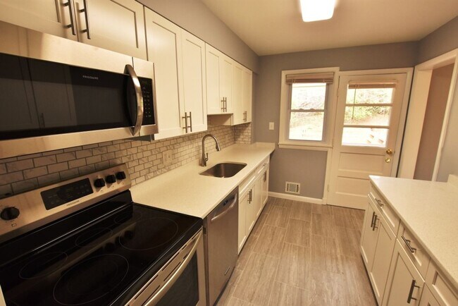Building Photo - Awesome 4BR, 3BA Close In Bethesda Home With 2 Car Garage!!!