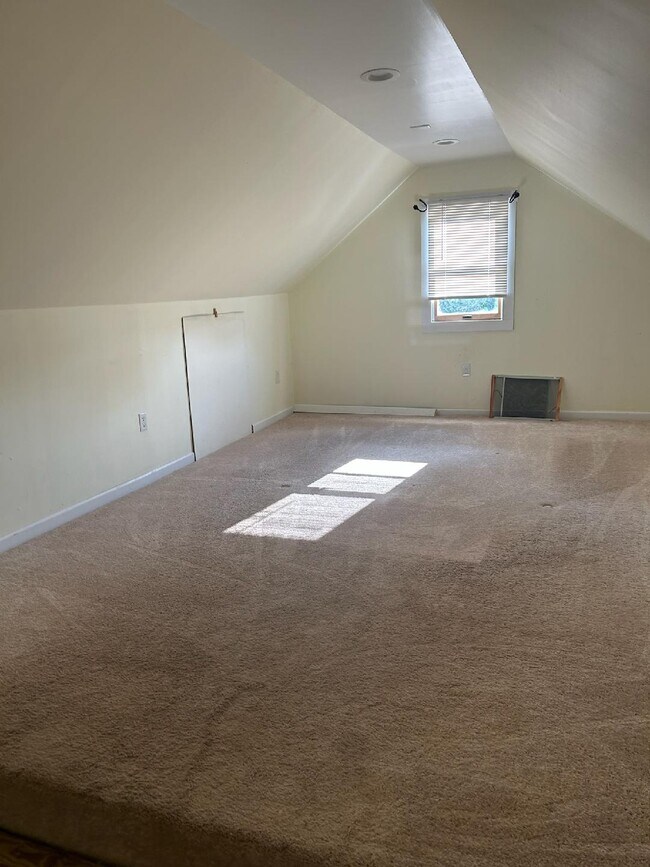 Building Photo - 1 Monroe Bay Ave