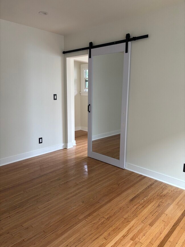 Building Photo - 958 2nd St