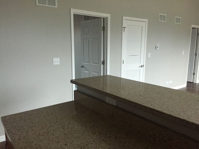 Building Photo - 10307 N Main St