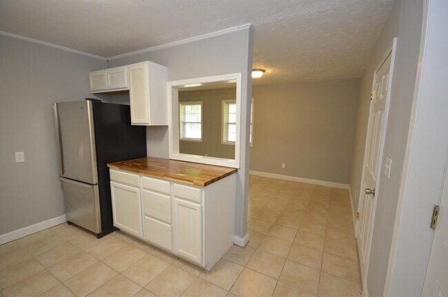 Building Photo - 1453 Clermont Ave