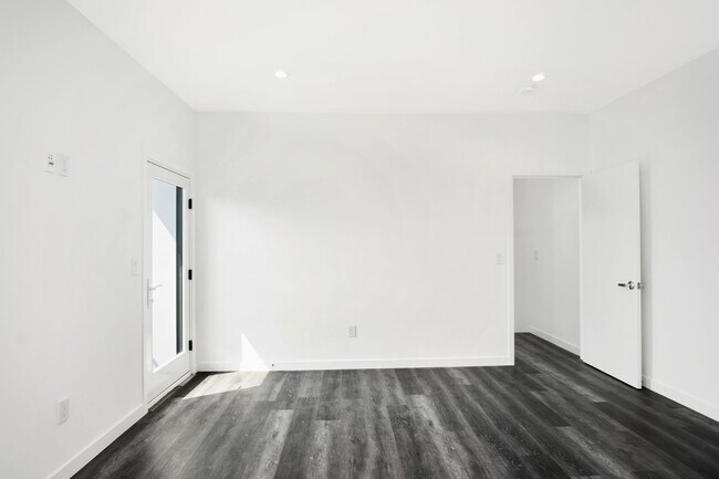 Building Photo - Newly Built 3Bed/3Bath Townhouse Available Now!