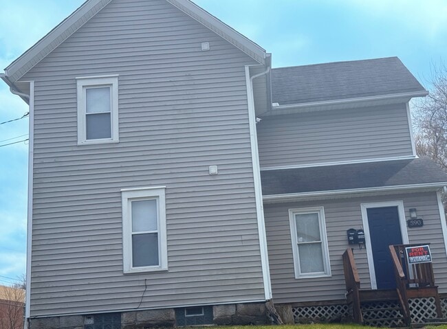 Building Photo - 590 Sumner St