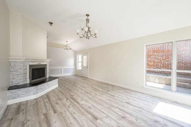 Building Photo - 1211 Hilburn Ct