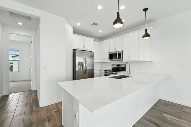 Building Photo - Like Brand New Luxurious Modern 3 Bedroom ...