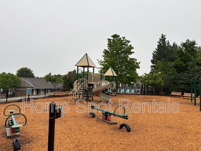 Building Photo - 4811 Lost Creek Dr