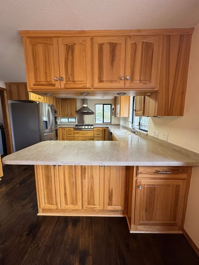 Building Photo - 3 Bdrm, 3 Bath home in Lynnewood with Gourmet Kitchen, 3 miles to Sky Lakes Medical Ctr and OIT