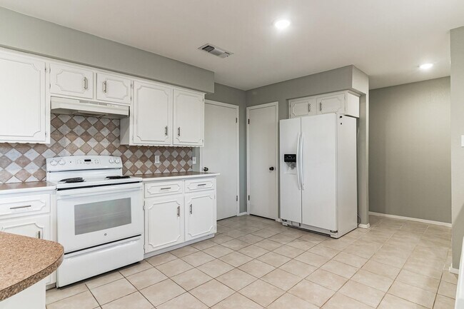 Building Photo - 1822 Greenwood Ln