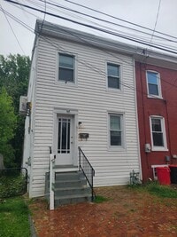 Building Photo - 31 Upland Ave