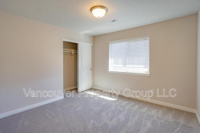 Building Photo - 6125 NE 105th Ave