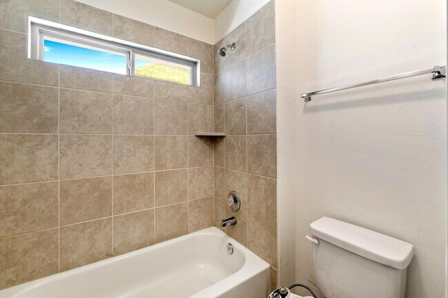 Building Photo - 405 Little Draw Ln