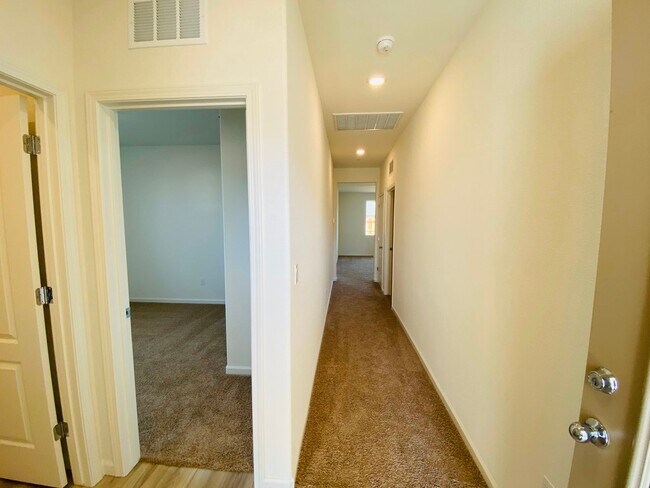 Building Photo - Newer Home in Linda