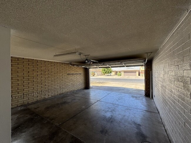 Building Photo - 5339 W Yucca St