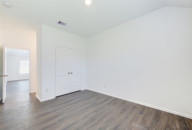 Building Photo - 5023 Lavaridge Dr