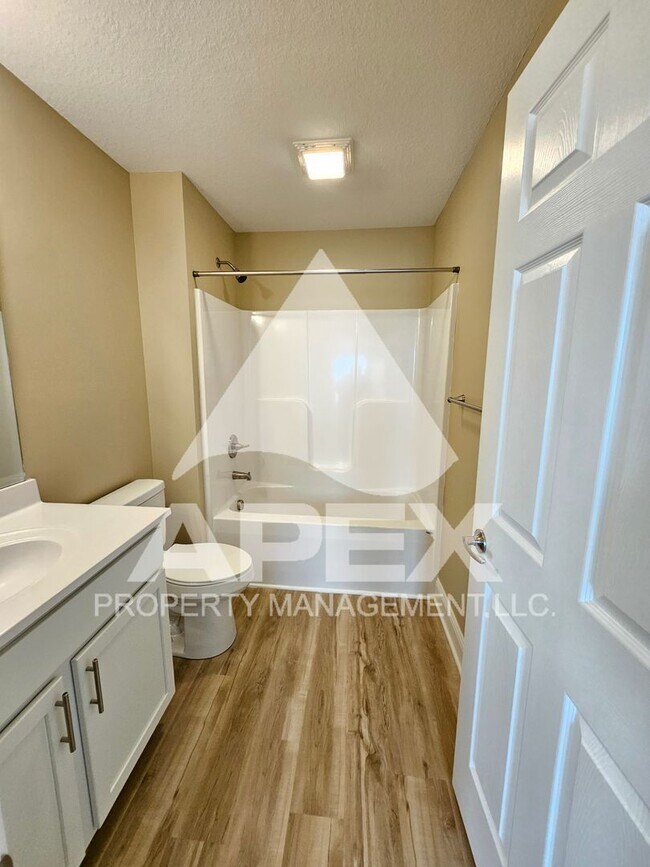 Building Photo - AVALON TOWNHOMES – LIKE NEW - 2 Bd/2.5 Ba Townhome off Topside Road with convenient access to Mar...