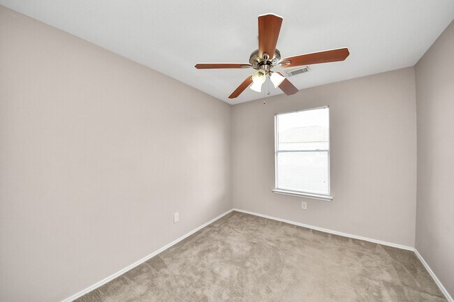 Building Photo - 3919 Vauxhall Dr S