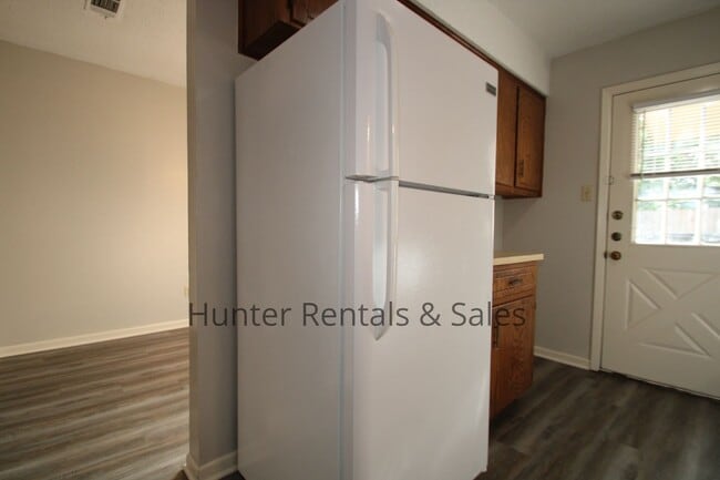 Building Photo - Super Cute!