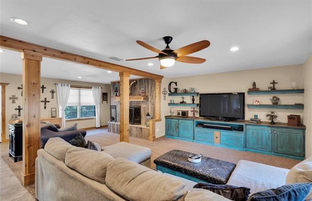 Building Photo - 800 FM 1187