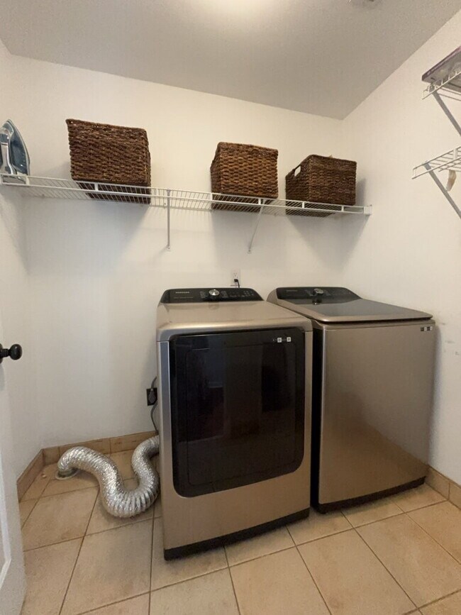 Building Photo - 1009 Ariel Ct