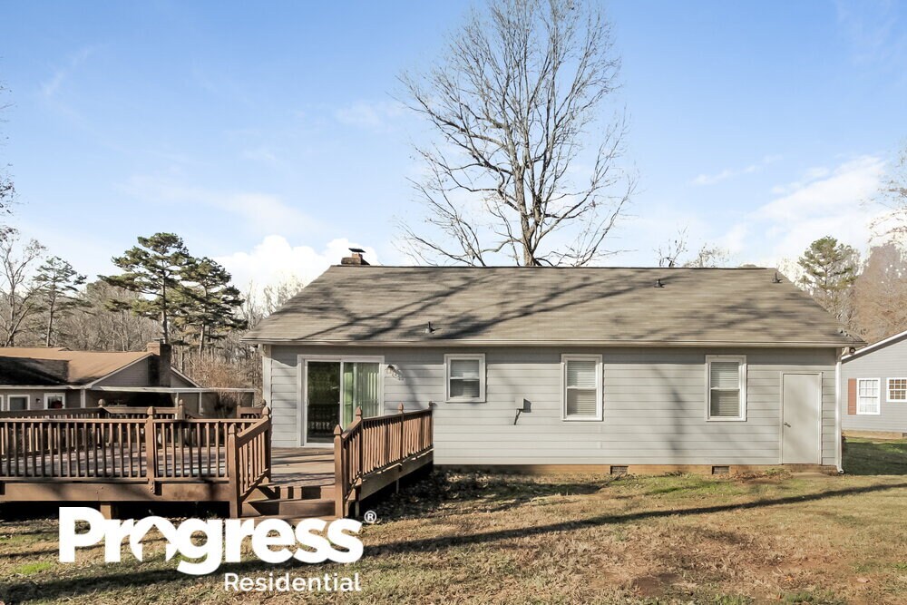 Building Photo - 2130 Teddington Dr
