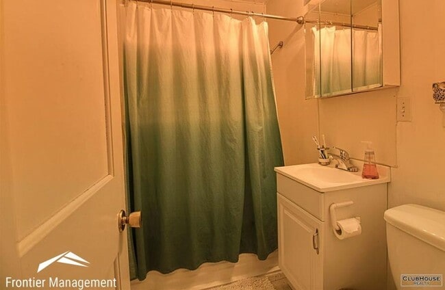 Building Photo - 4 Bedroom Home with Amazing Features Available!