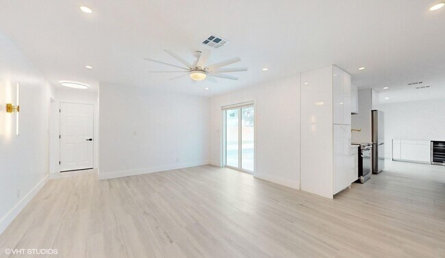 Building Photo - 4761 NE 28th Ave