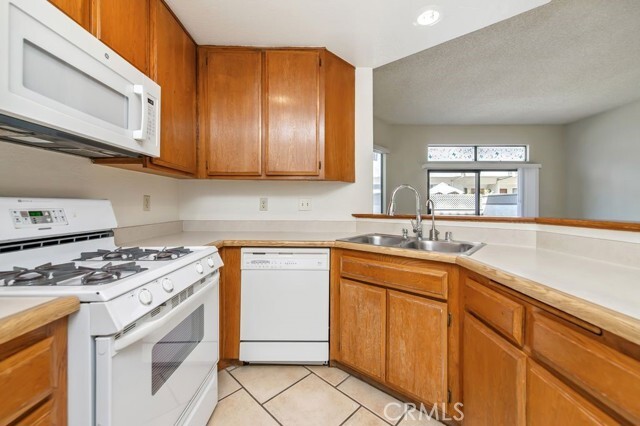 Building Photo - 40 Brownfield Ln