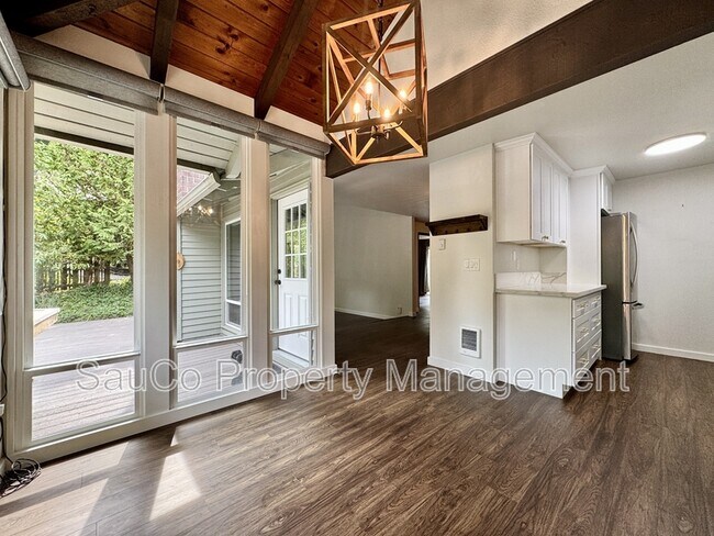 Building Photo - 6155 SW Heights Ln