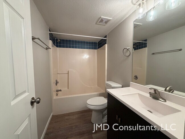 Building Photo - 1331 Valley Creek Ln
