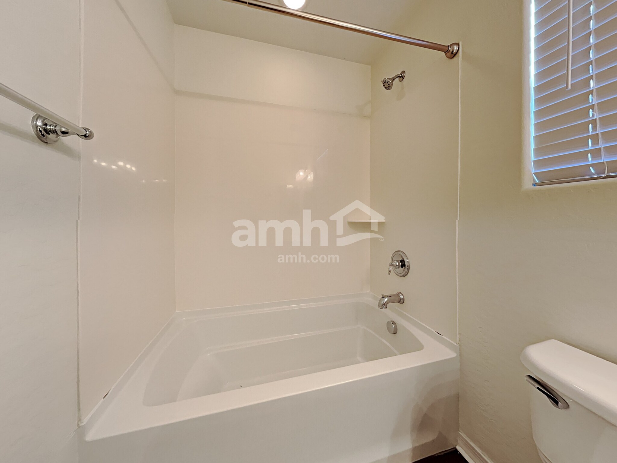 Building Photo - 11016 E Silver Springs Cir