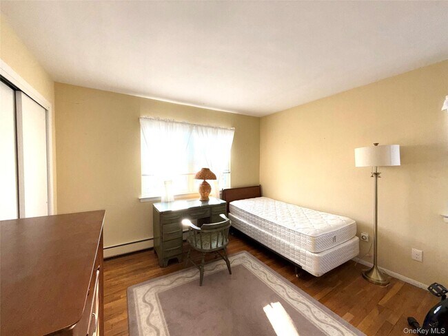 Building Photo - 15 Sherry Ln