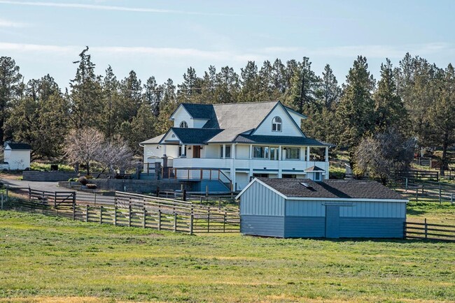 Building Photo - Country Living with Awesome Mtn Views