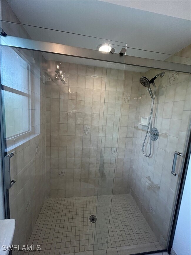 Building Photo - 772 100th Ave N