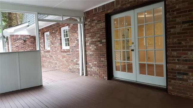 Building Photo - 2134 Masonwood Cir SW