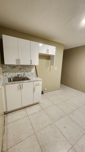 Building Photo - 628 SW Krome Ter