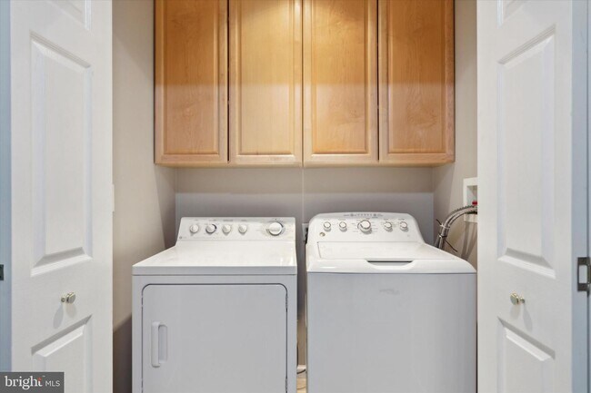 Building Photo - 125 Vernon Ct