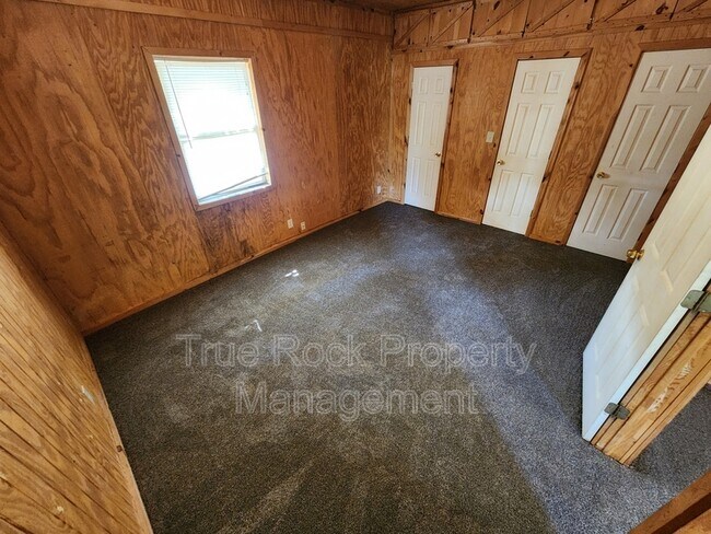 Building Photo - 304 W Main