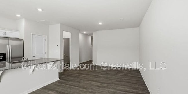 Building Photo - 777 Embark Cir