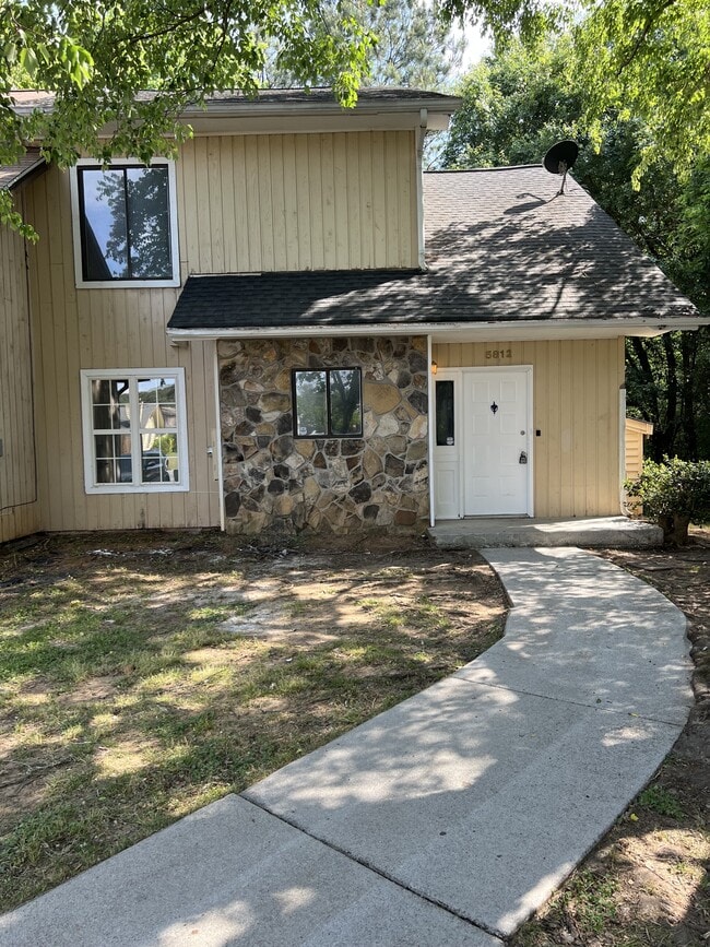 Building Photo - 5812 Trent Walk Dr