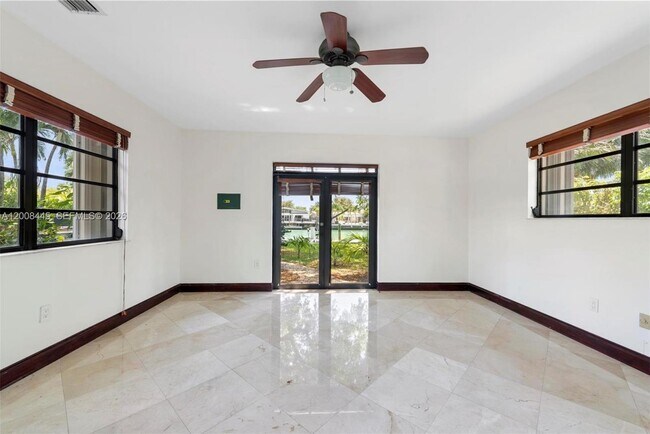 Building Photo - 540 S Shore Dr