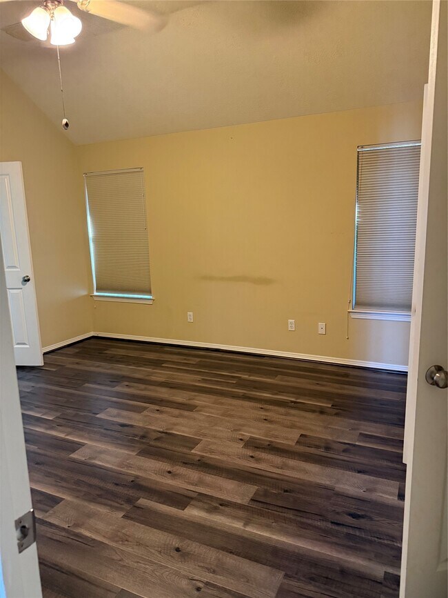 Building Photo - 10522 Torrey Pines Dr