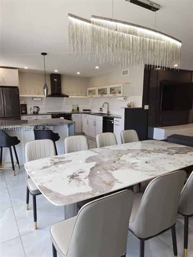 Building Photo - 1075 92nd St