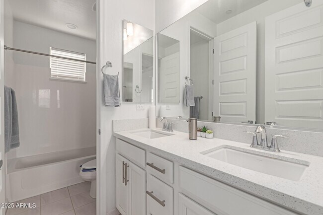 Building Photo - 1685 S Wallrade Ln